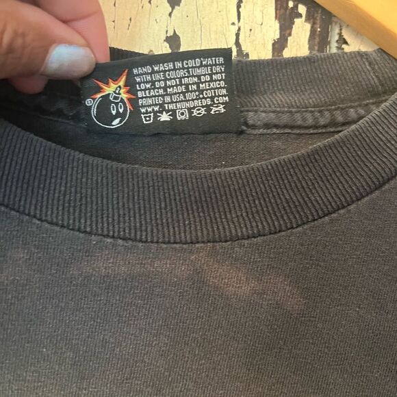 Vintage distressed The Hundreds Bomb Logo Y2K era size small T-shirt. - Picture 6 of 6